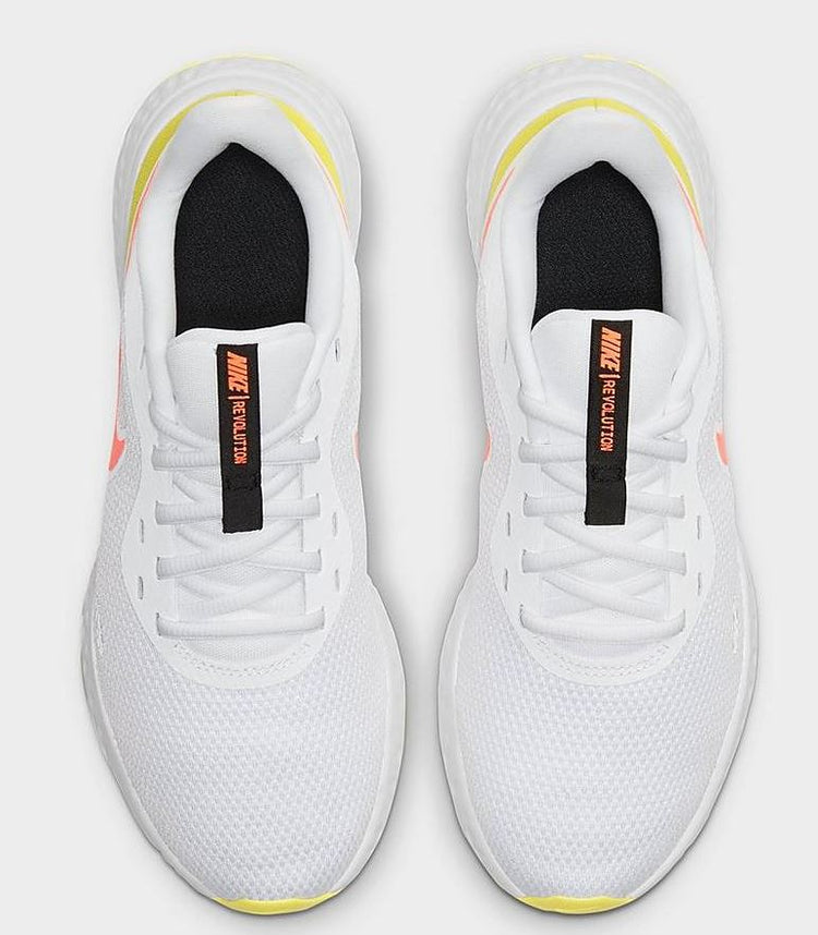 Nike Revolution 5 SE