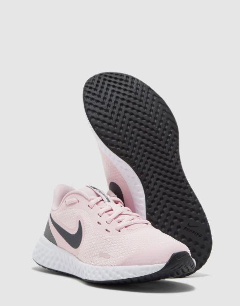 Nike Revolution 5