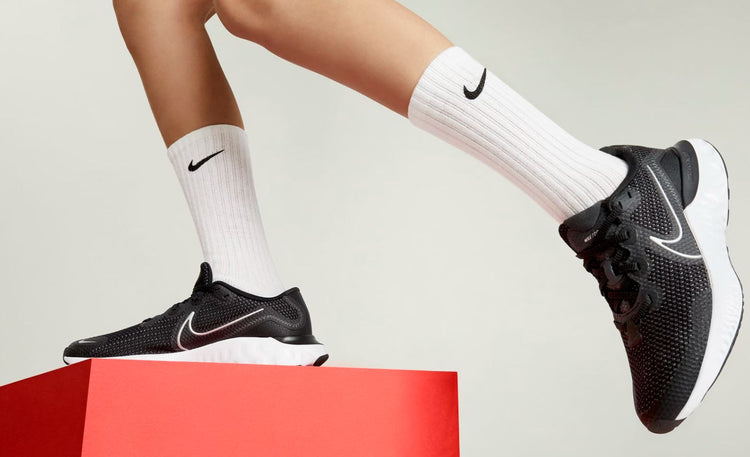 NIKE RENEW RUN