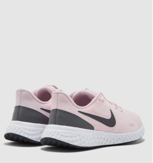 Nike Revolution 5