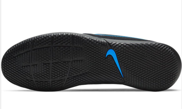 Nike JR LEGEND 8 CLUB IC