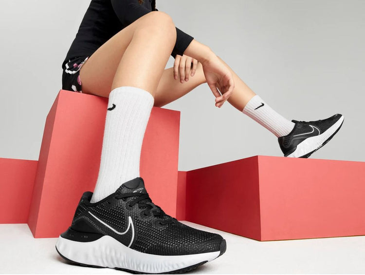 NIKE RENEW RUN