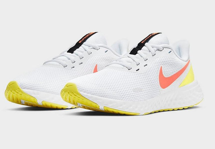 Nike Revolution 5 SE