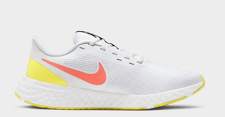 Nike Revolution 5 SE